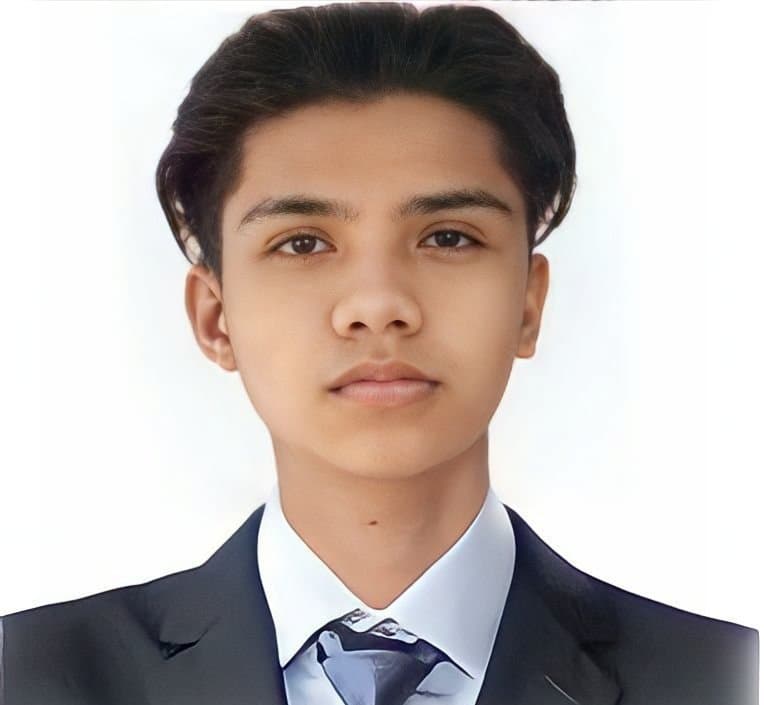 Formal portrait of Renz Maniacup